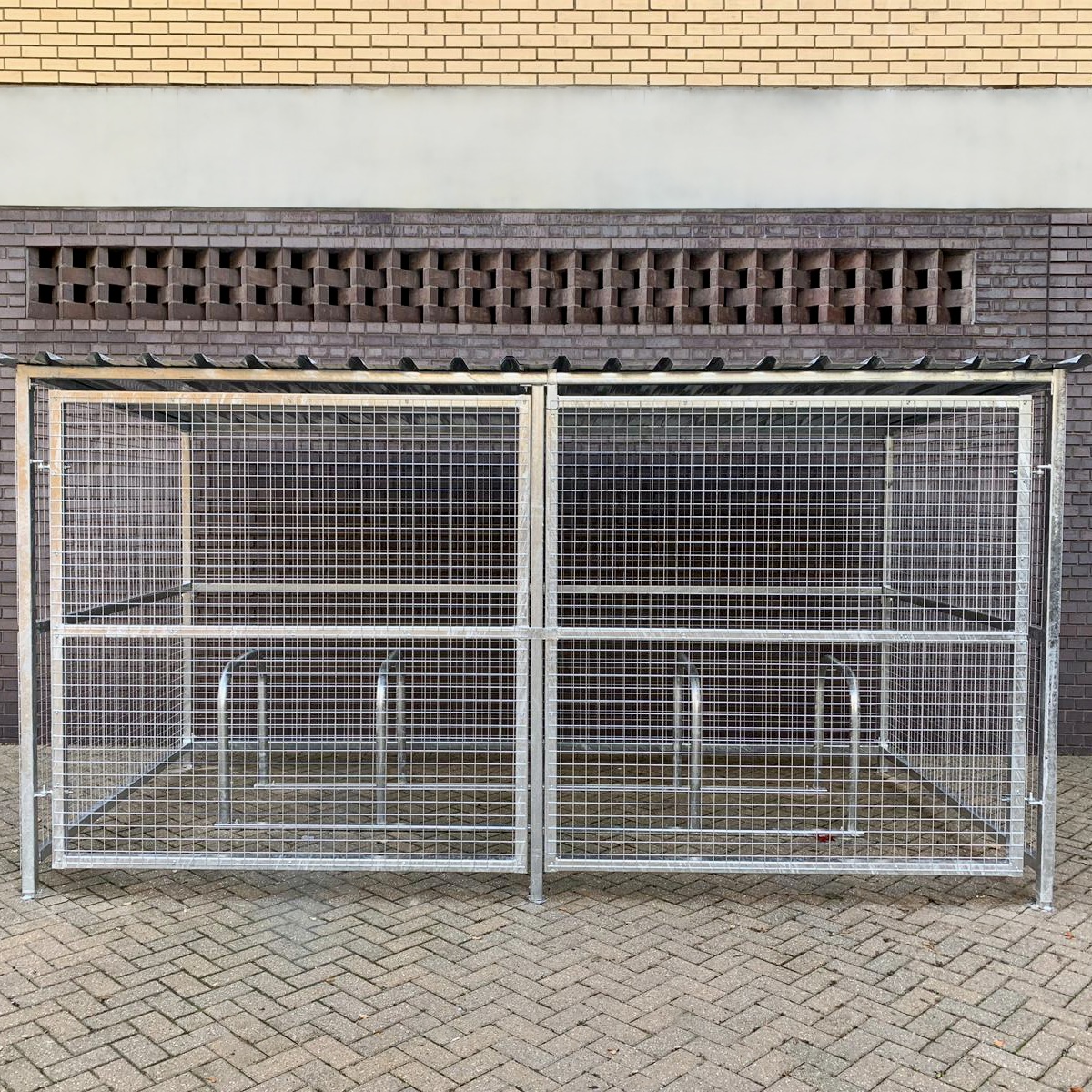 Cambridge 10 space outdoor cycle shelter